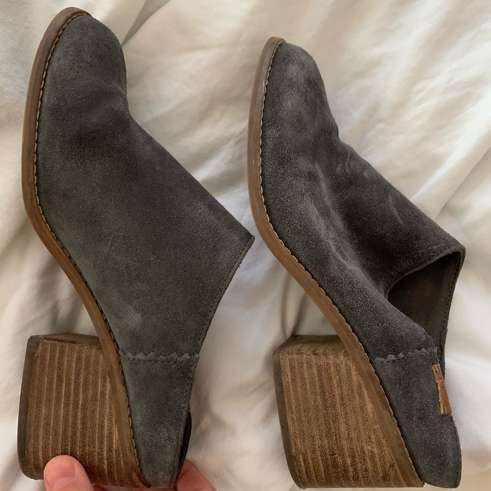Toms suede Leila mules sz 8